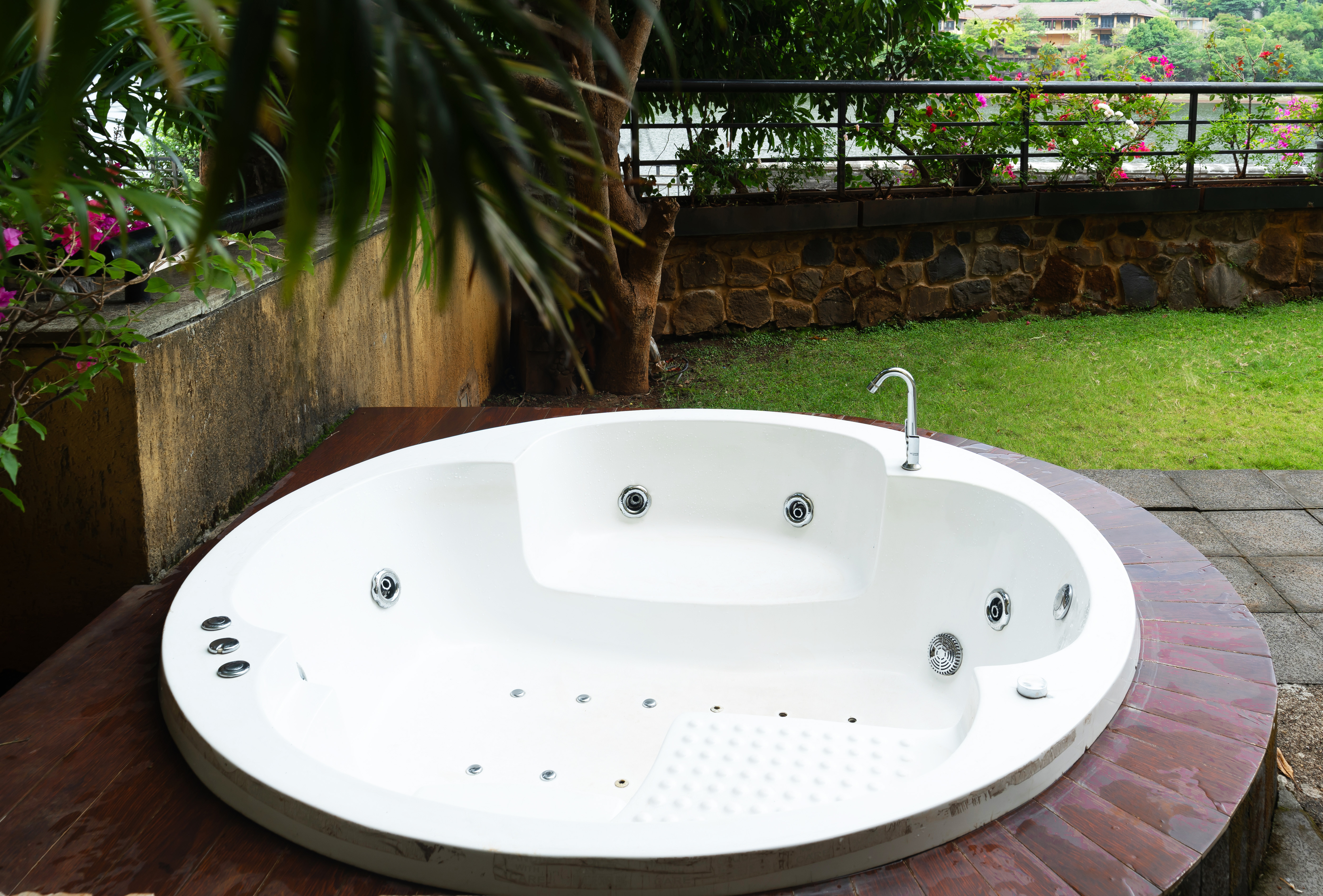 Vintage with Jaccuzi